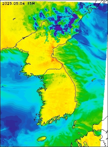 2025-05-04 15 : 00