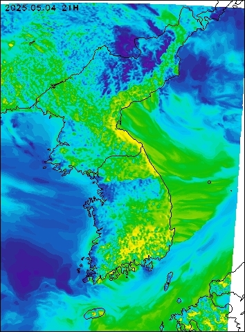 2025-05-04 21 : 00