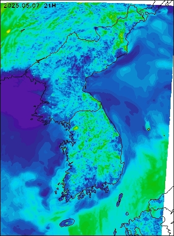 2025-05-07 21 : 00