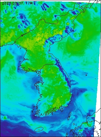 2025-08-07 17 : 00