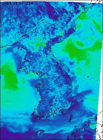 2025-08-07 21 : 00