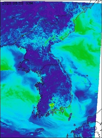 2025-08-08 03 : 00