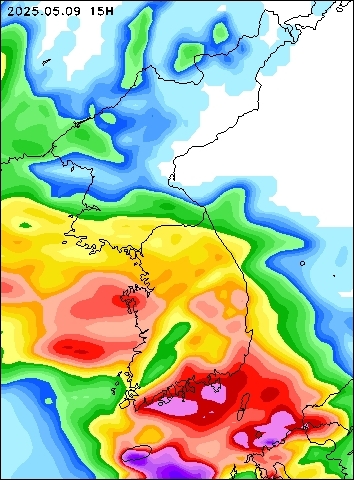 2025-05-09 15 : 00