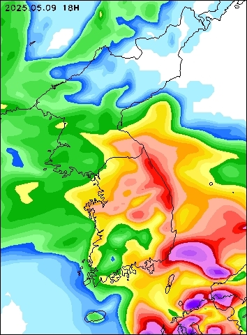 2025-05-09 18 : 00