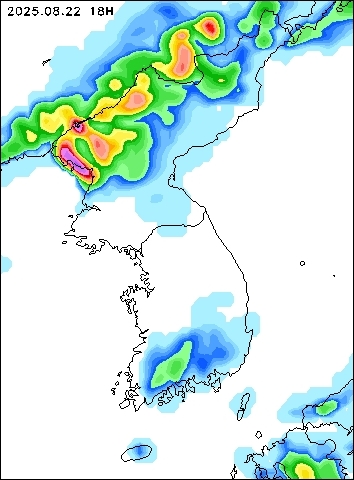 2025-08-22 18 : 00