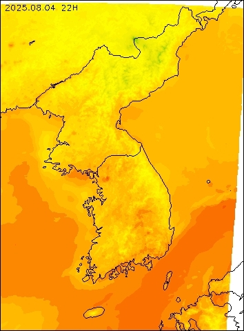 2025-08-04 22 : 00