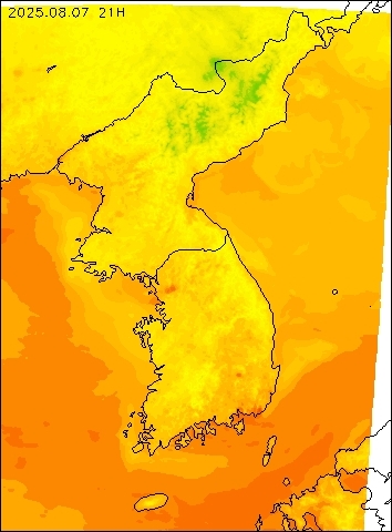 2025-08-07 21 : 00